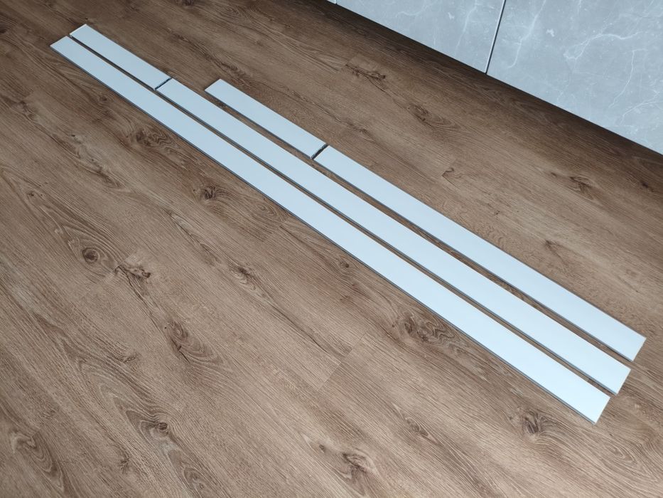Ikea FÖRBÄTTRA cokół przypodłogowy meblowy 
Cokół, biały, 220x8 cm
