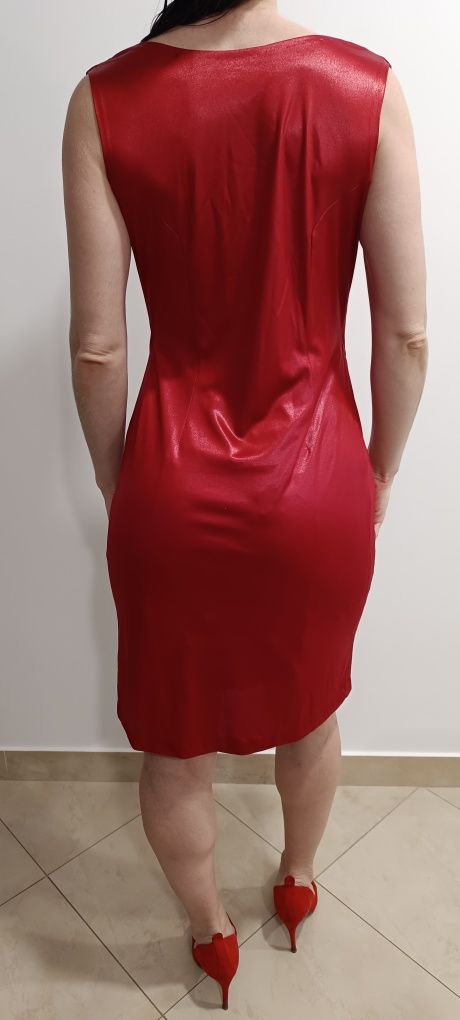 Vendo vestido vermelho