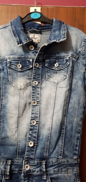 Piękny jeansowy kombinezon