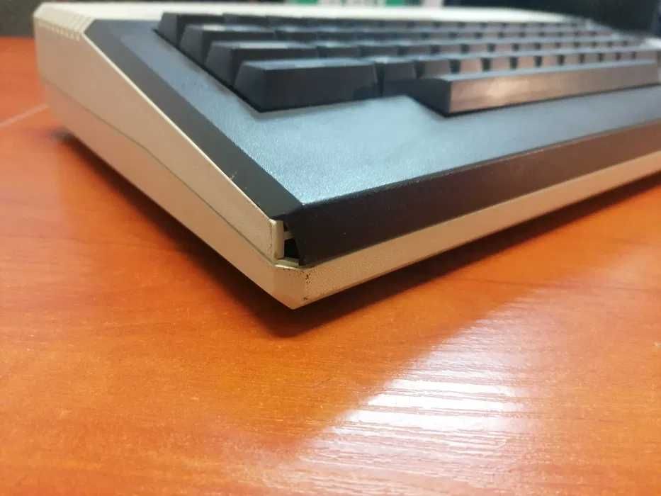 Atari 800 XL + Atari 1050 + Turbo TOMS Multi Drive + SIO + Zasilacz