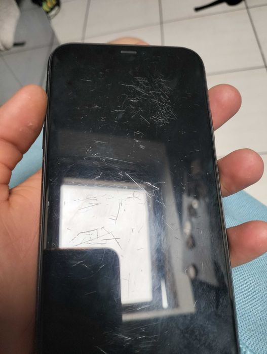 iPhone 11 czarny 128gb
