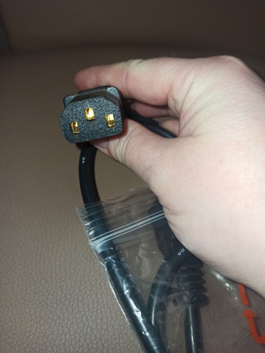 Kabel zasilający do komputera