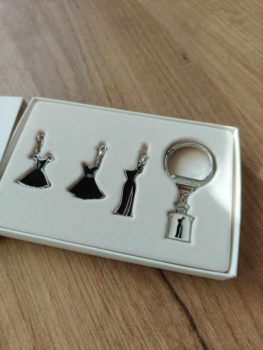 Nowy brelok z charmsami Guerlain