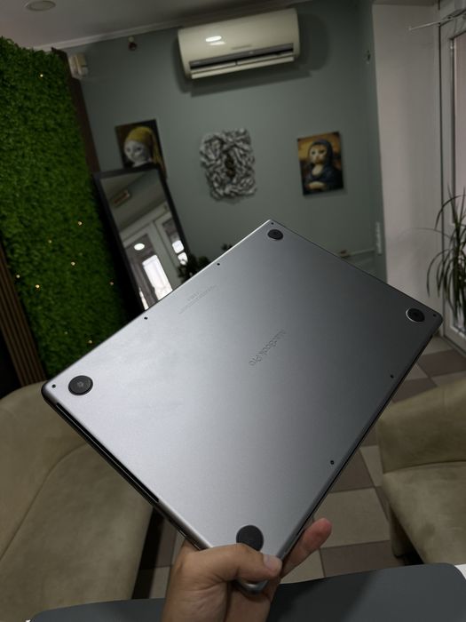 MacBook Pro 16, 2021, M1 Pro, 16gb / 10CPU - 16Gpu / 512gb