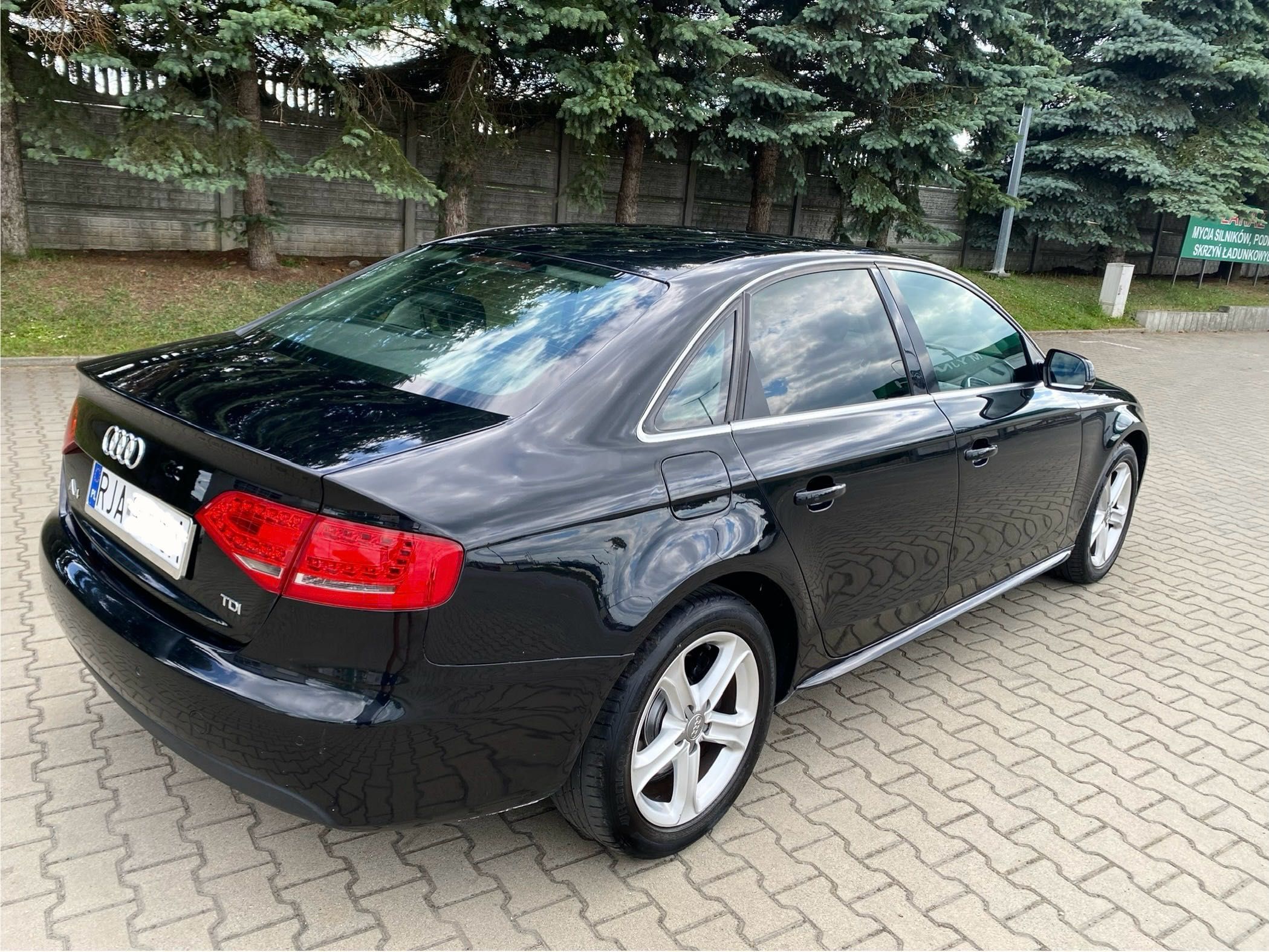 Audi A4 B8 sedan 2.0 TDI • 6 Biegów • LEDY •Xenon•alu 17•nowy rozrząd