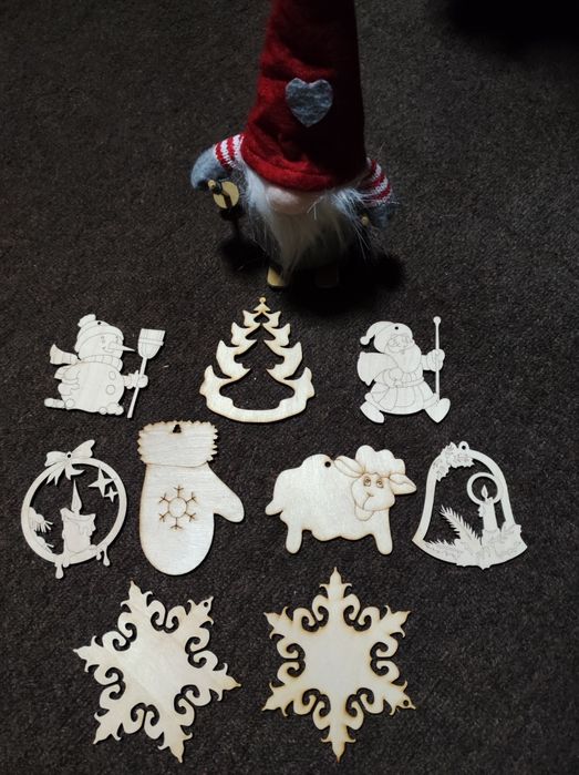 Дерев'яні новорічні прикраси ( розмальовки), ручна робота