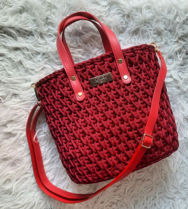 Torebka kuferek handmade bordo wiśnia z paskiem czerwień