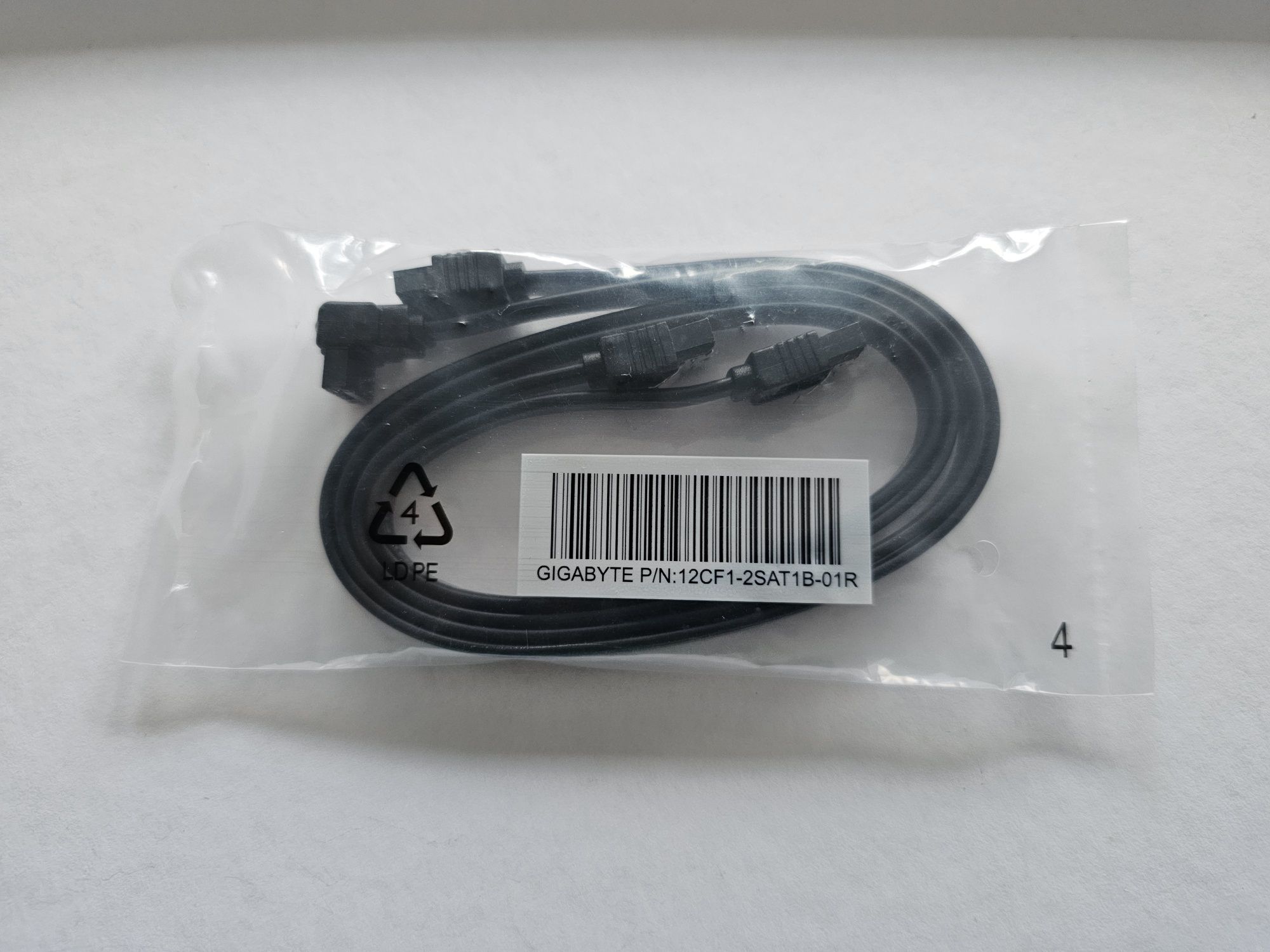 2x Kabel SATA Gigabyte 12CF1-2SAT1B-01R kątowy + prosty