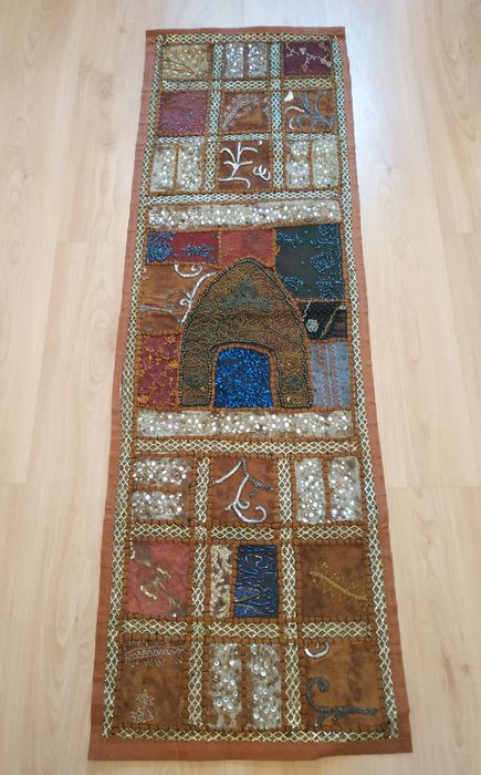 Tapeçaria indiana artesanal bordada
