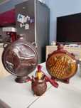 Trzy ceramiczne butelki