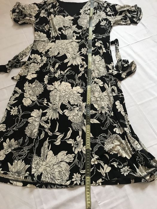 Sukienka używana -czarno-biala