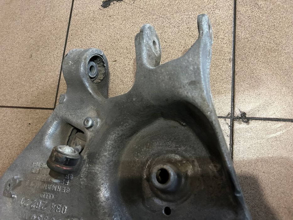 Wahacz Dolny Lewy tył Audi A4 B6 Sedan Kombi