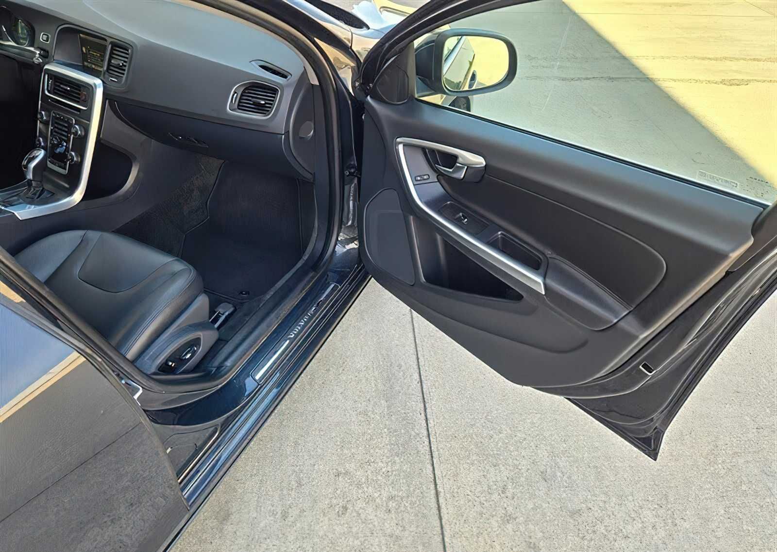 Volvo  V60 Premier 2015