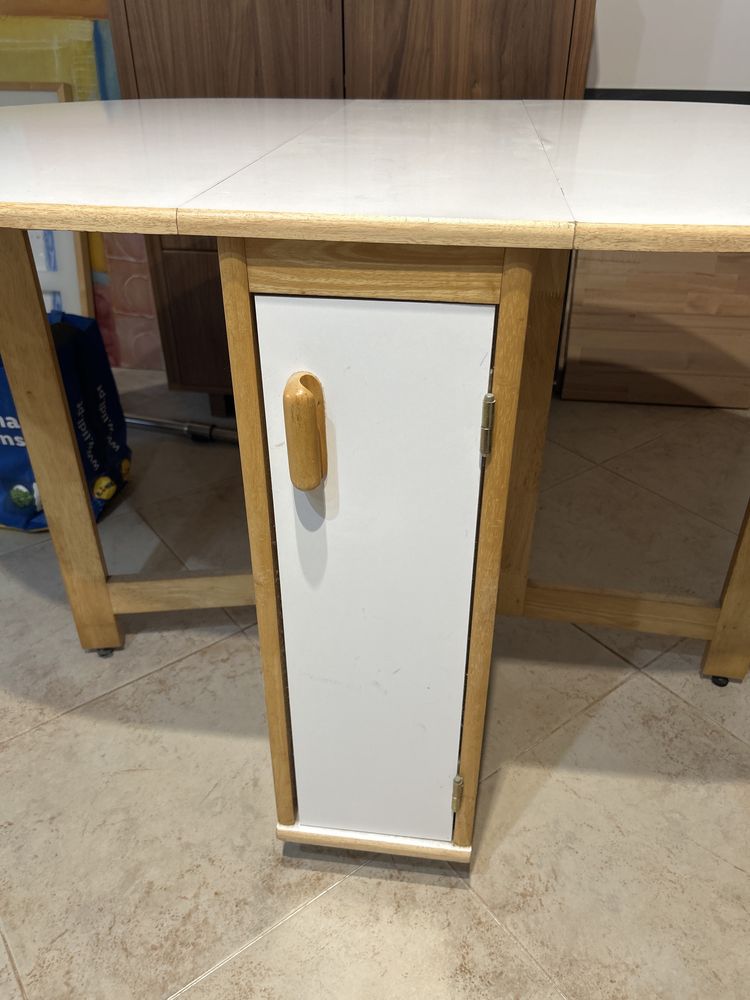 Mesa de cozinha com 4 cadeiras