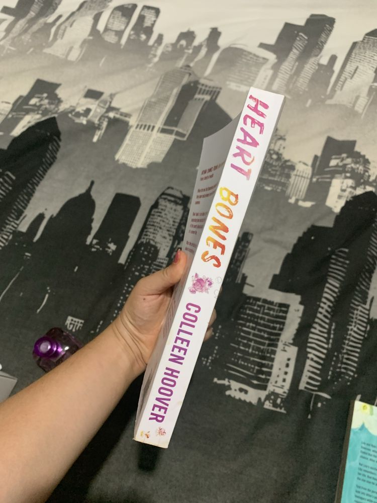 Livro Heart Bones