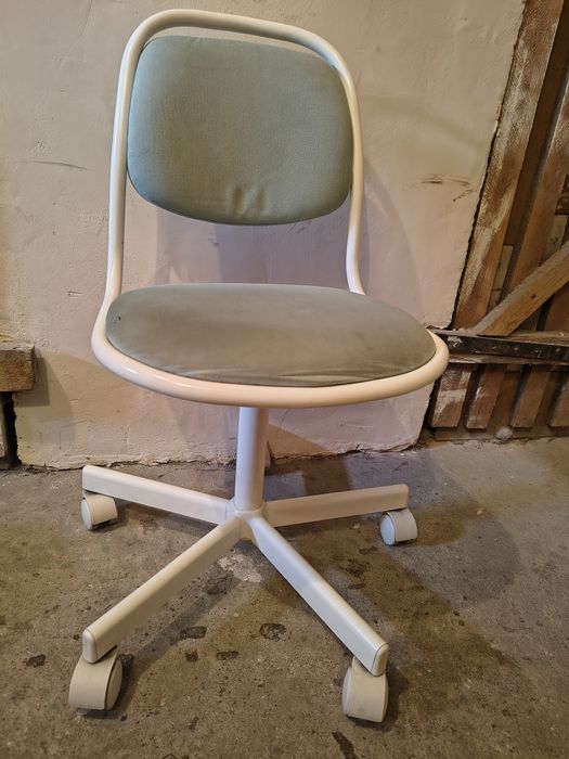 Fotel obrotowy dla dziecka Ikea krzesło biurowe