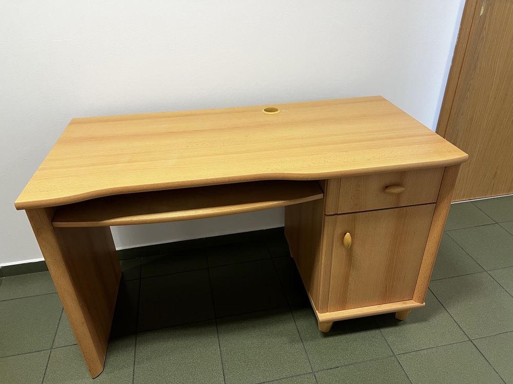 Jasnobrązowe biurko