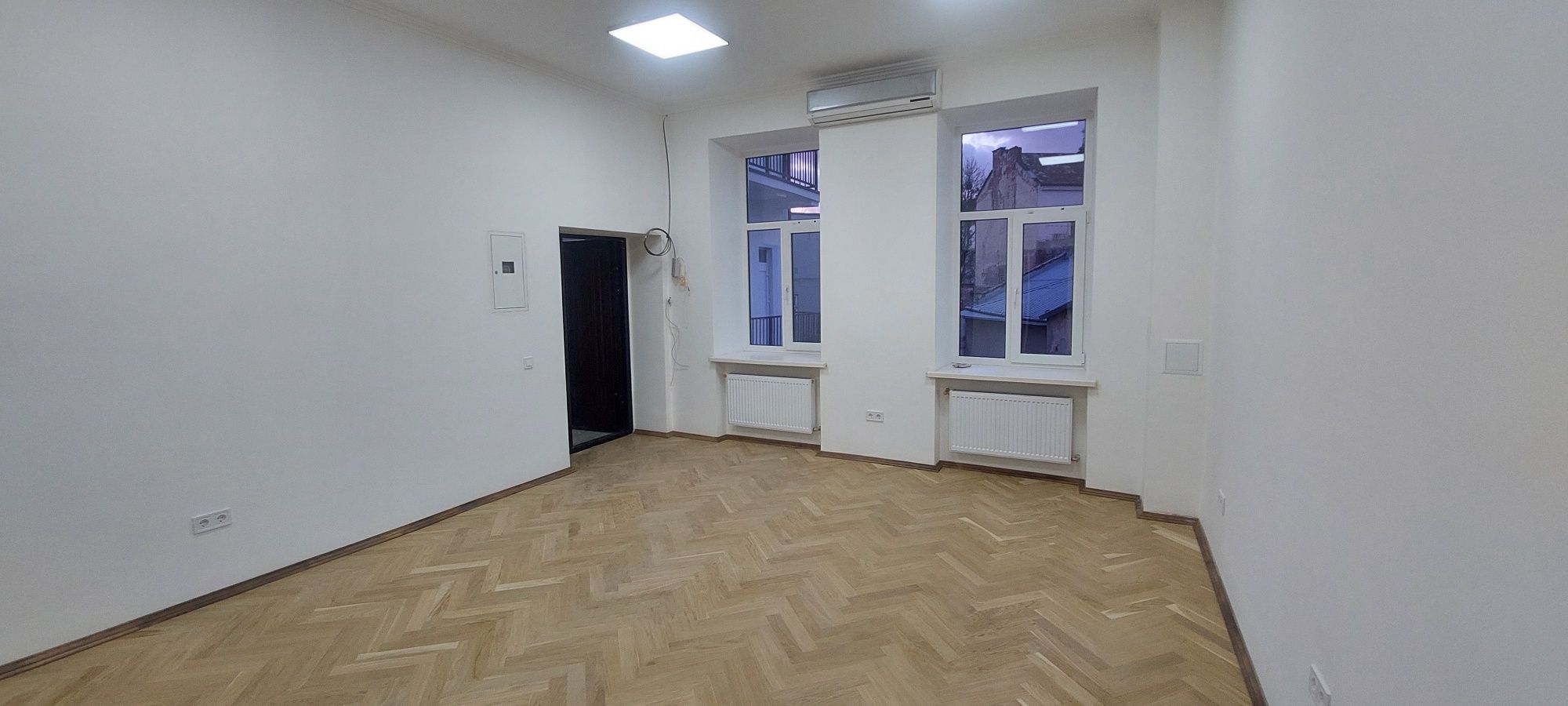 Нежитлова будівля в оренду в центрі Львова на 14 кабінетів, 488,7 м2.