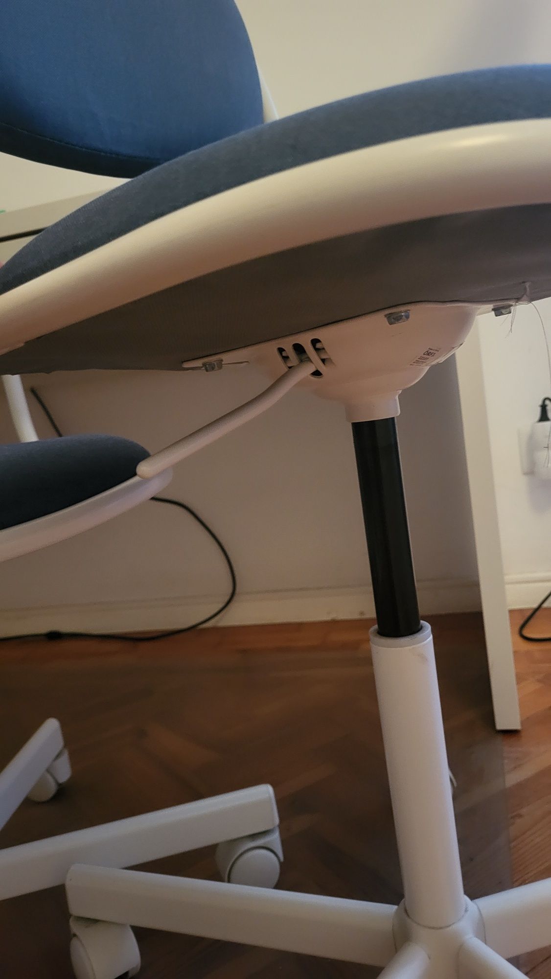 1 Cadeira Orfjall ikea com rodas