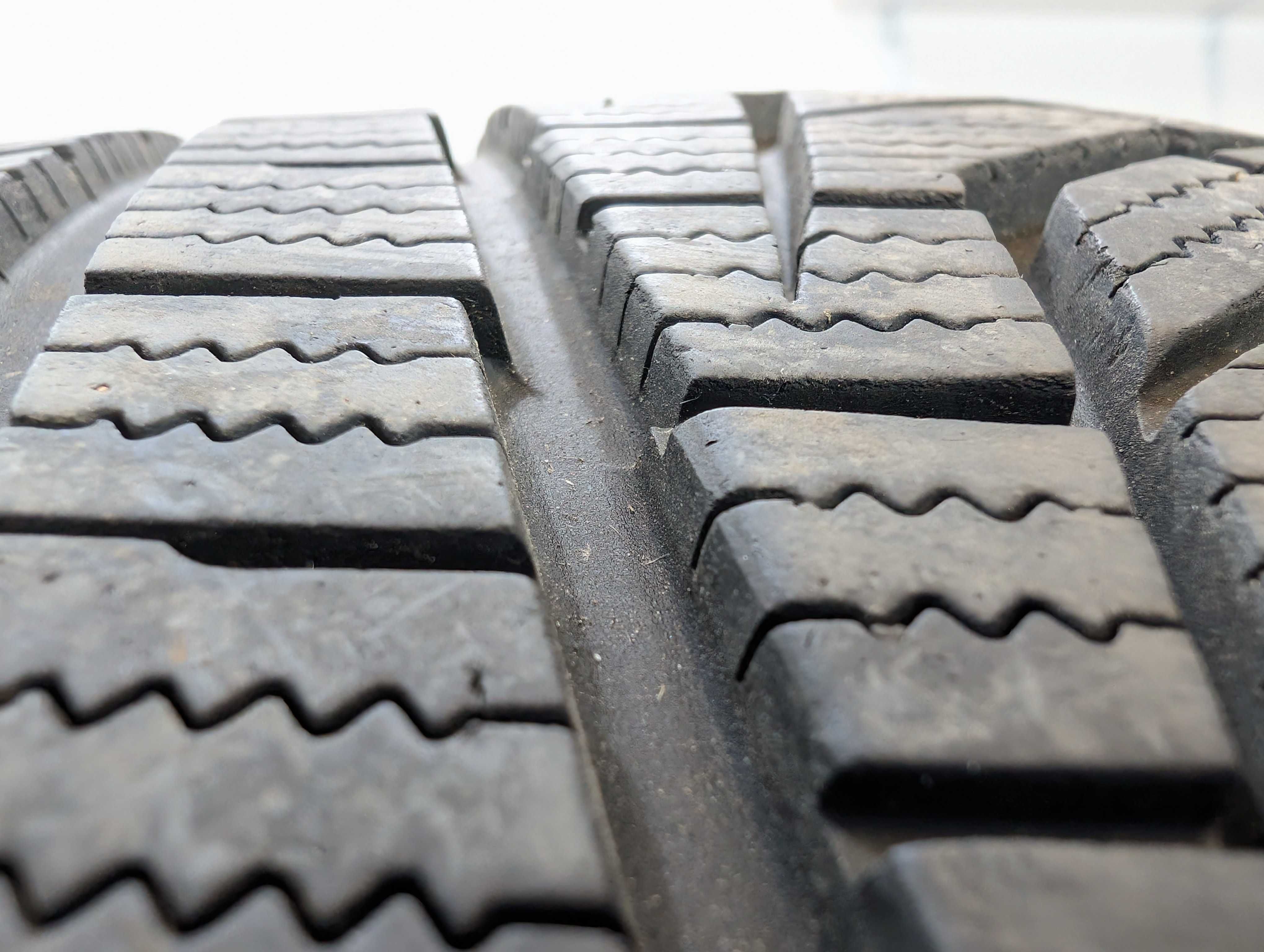 4xzimowe hankook winter icept evo2 235/55/17 70% bieżnika