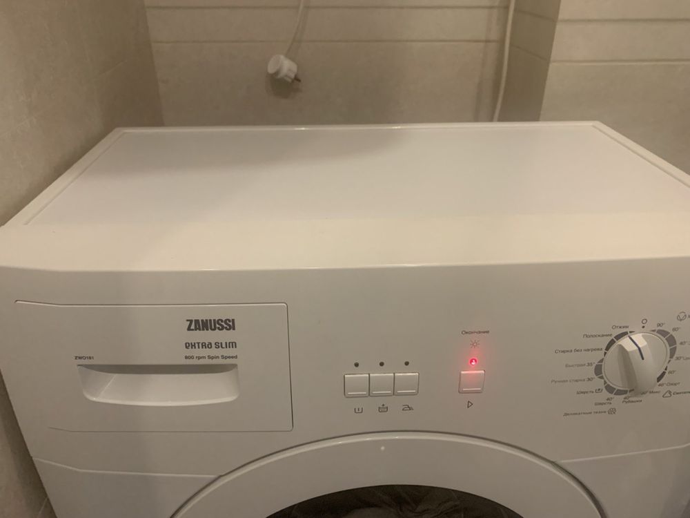 Пралка вузька працююча zanussi