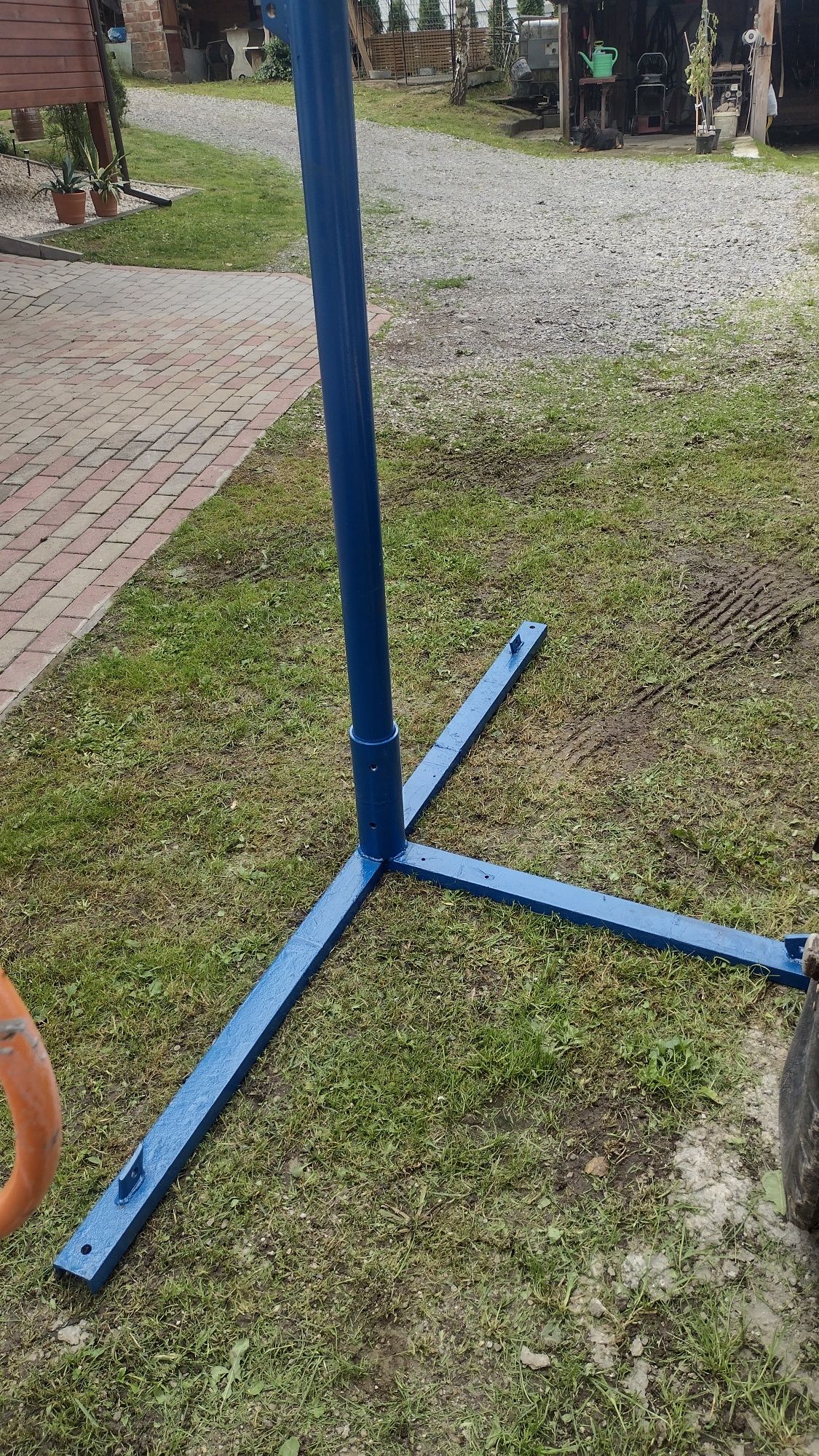 Dźwig budowlany przykręcony do stropu bez silnika