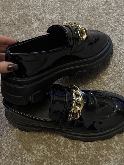 Взуття , розмір 37(туфлі, лофери, туфлі на невесткому кабл