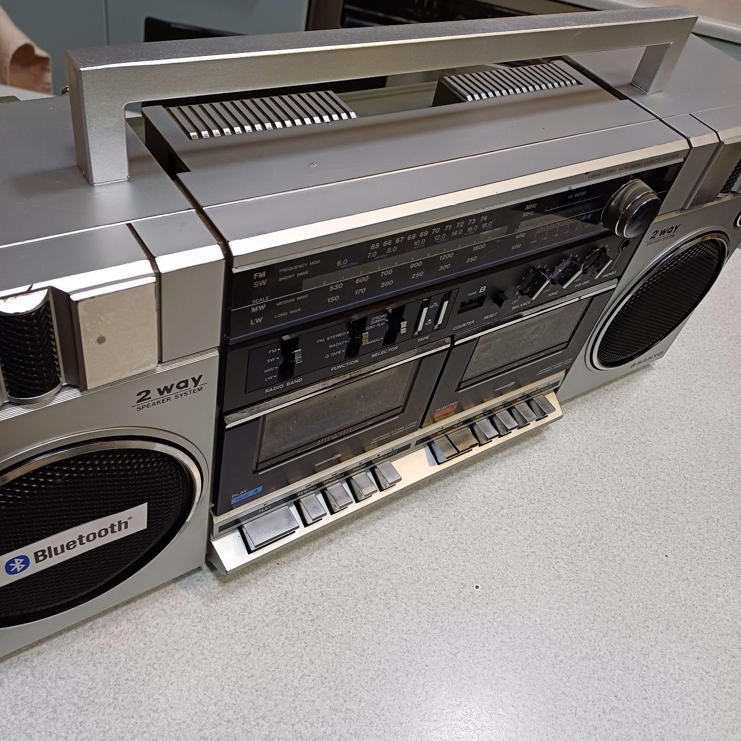 Głośnik Bluetooth w Retro stylu