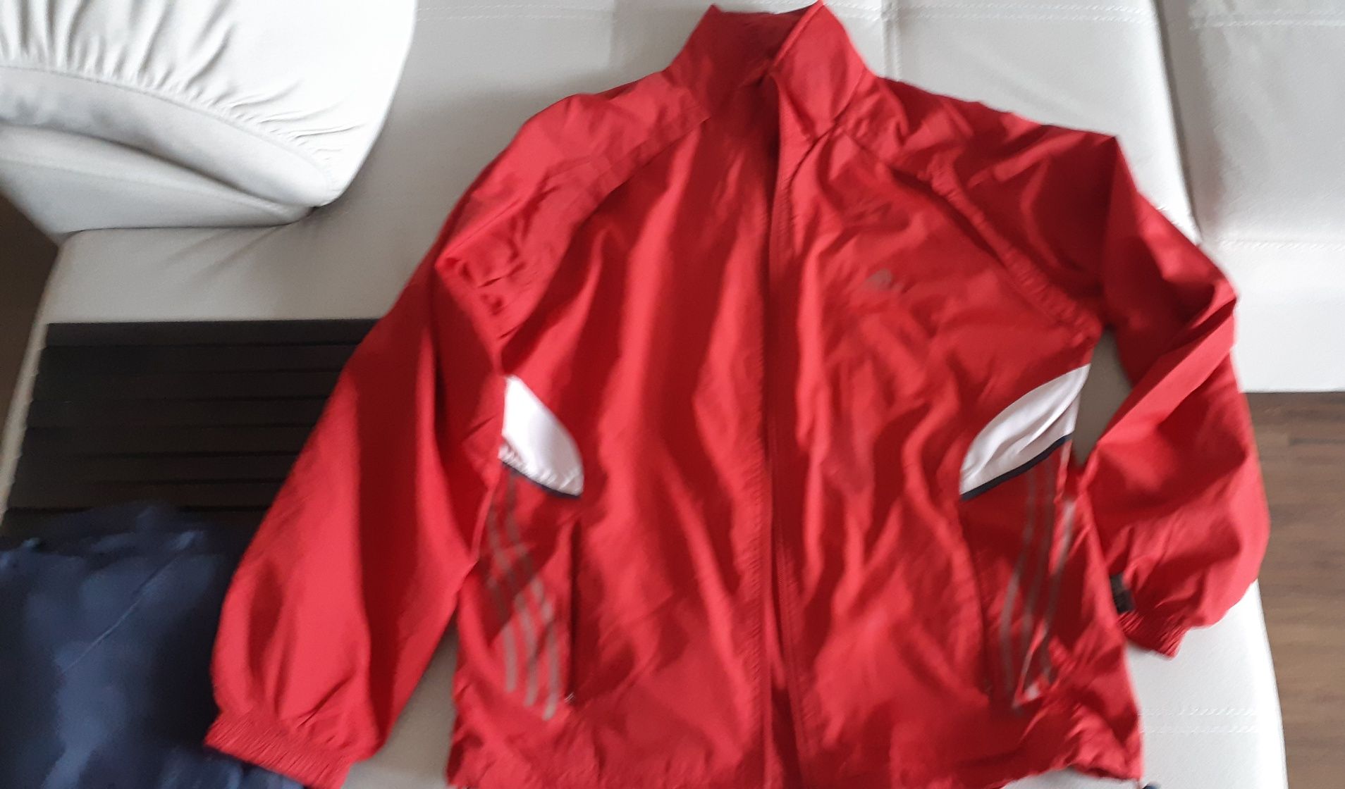 Продаю жіночий спортивний костюм Adidas