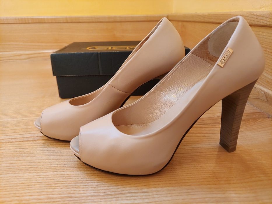 Skórzane czółenka polska marka EMBIS r. 38