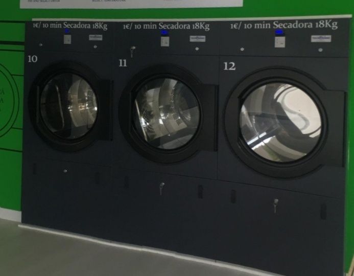 Máquina de lavar roupa e secar roupa Self service