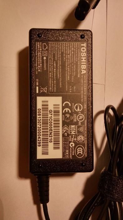 Zasilacz TOSHIBA 19V 2,37A NOWKA PA5072U-1CA