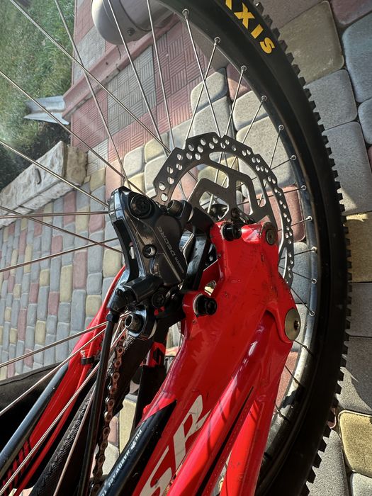 Продам  двух підвіс Demo 8