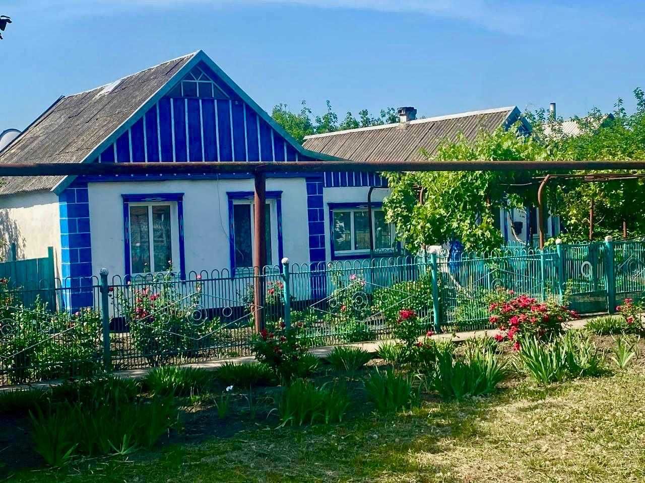 Хата з земельною ділянкою (с.Карпівка)