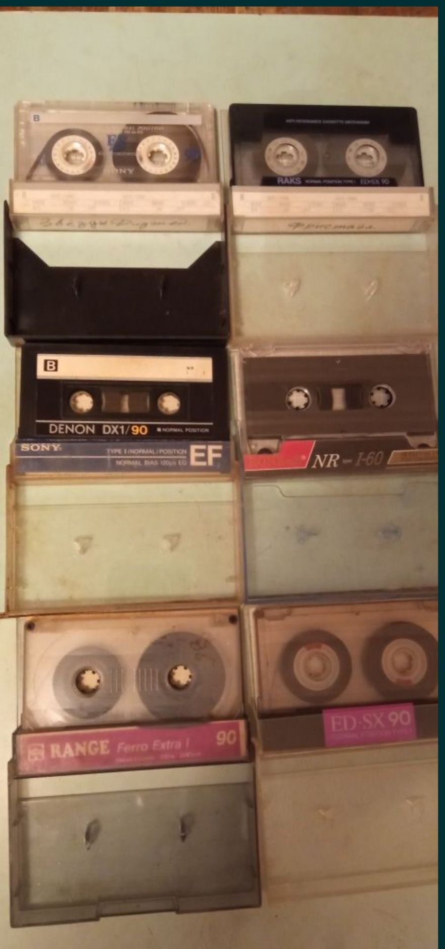 Аудиокассеты с записями лицензионные в отличном состоянии.