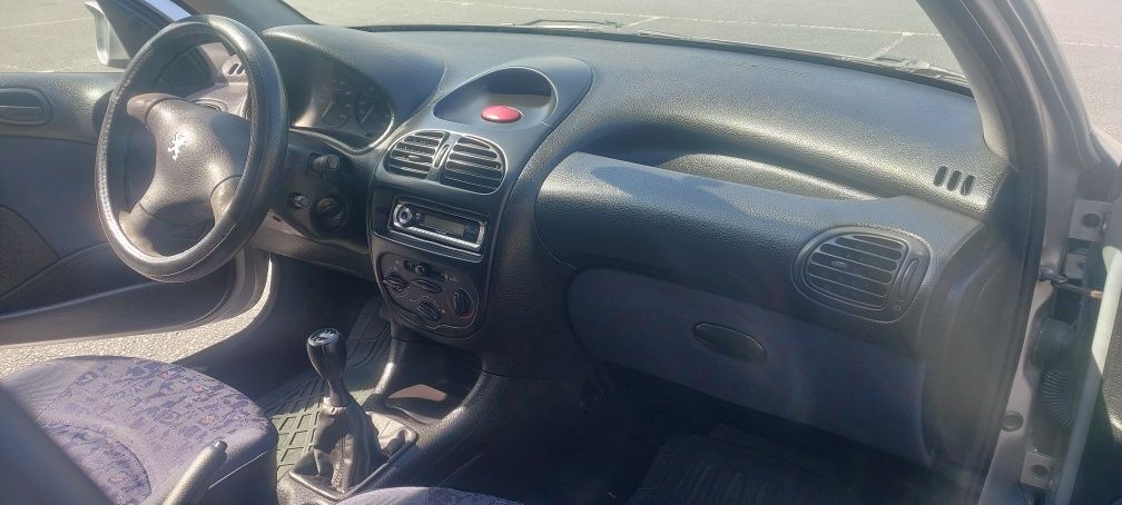 Peugeot 206 APENAS 147.000 kms económico e em excelente estado