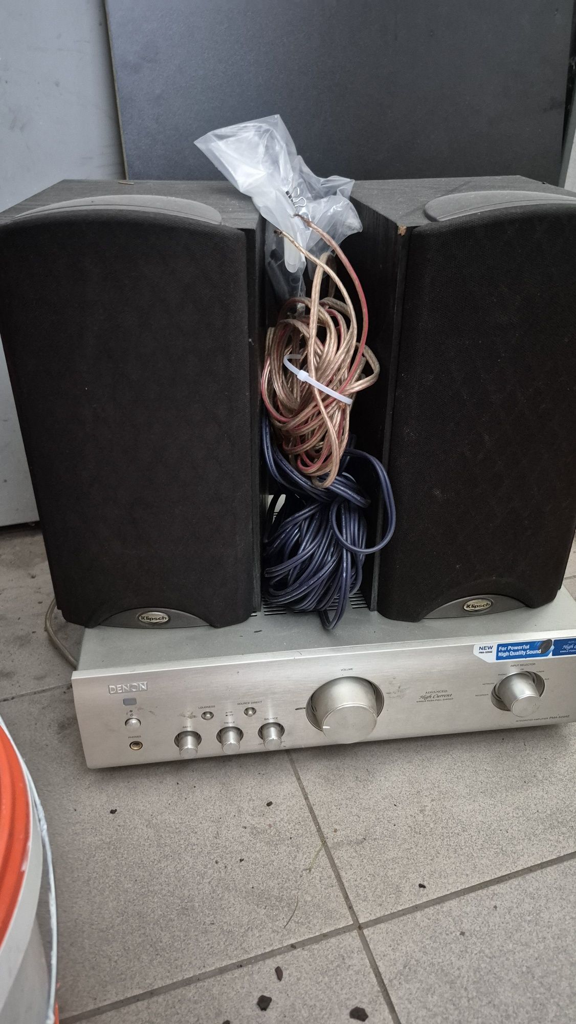 Wzmacniacz DENON PMA-520AE z głośnikami klipsch.