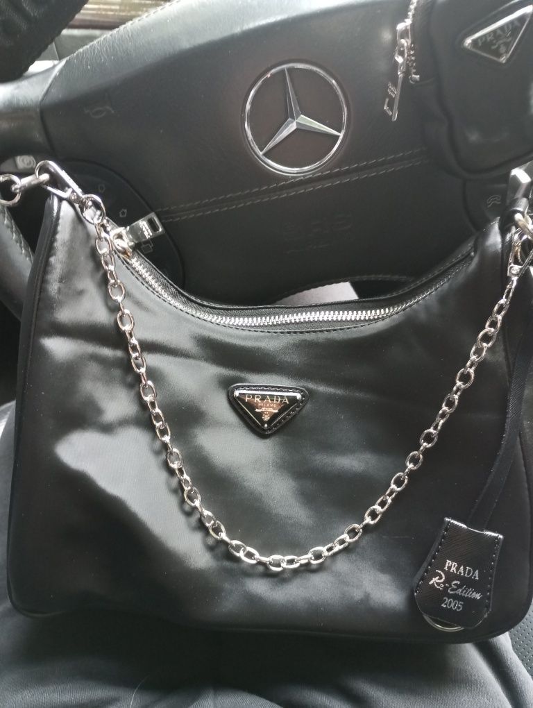 Сумка Prada Re-Edition 2005