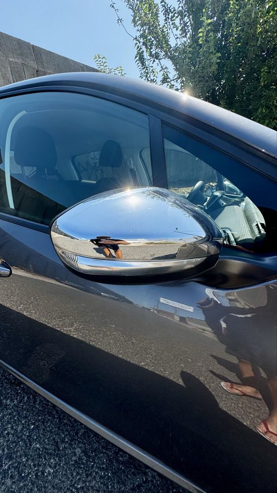 Peugeot 208 muito novo
