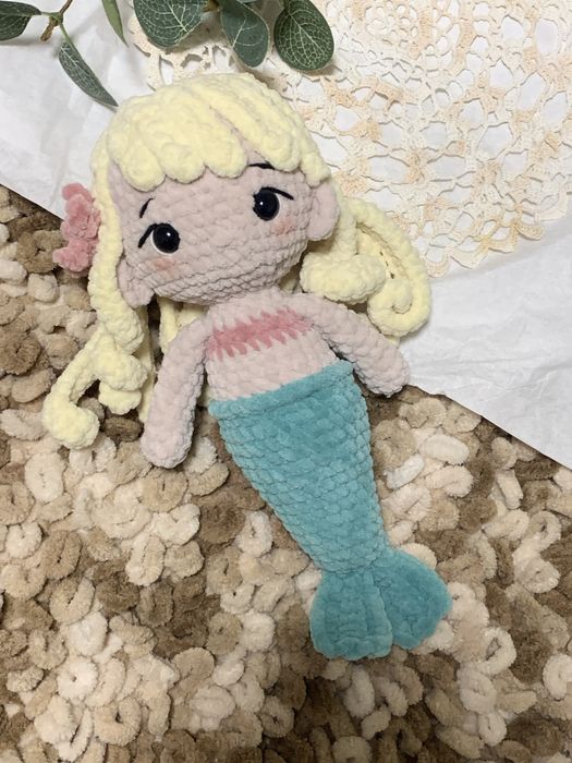 Русалочка вязана іграшка