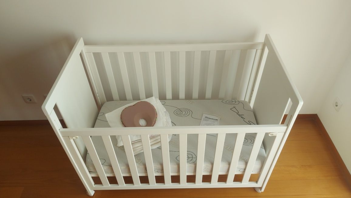 Berço bebé / Cama de grades + colchão viscoelástico