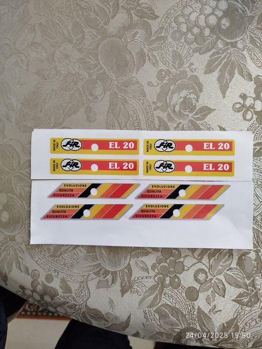 Decalques em vinil laminado