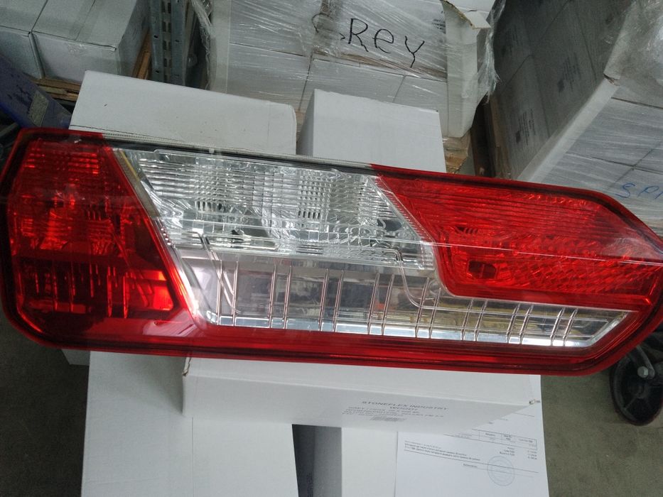 Задній ліхтар ФОРД транзіт б/у з тріщеною