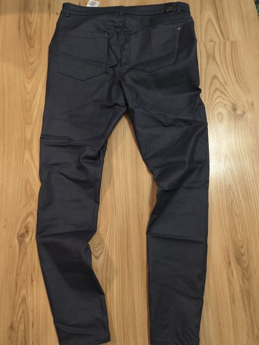Nowe woskowane spodnie Mohito r.44