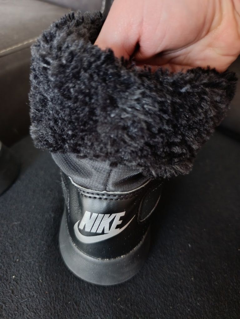 Zimowe buty Nike z futerkiem