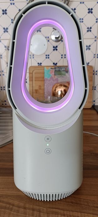 Refrigerador de mesa com candeeiro