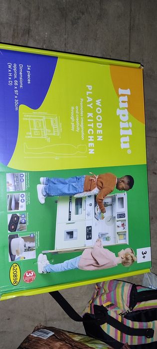 Drewniana kuchnia dla dzieci