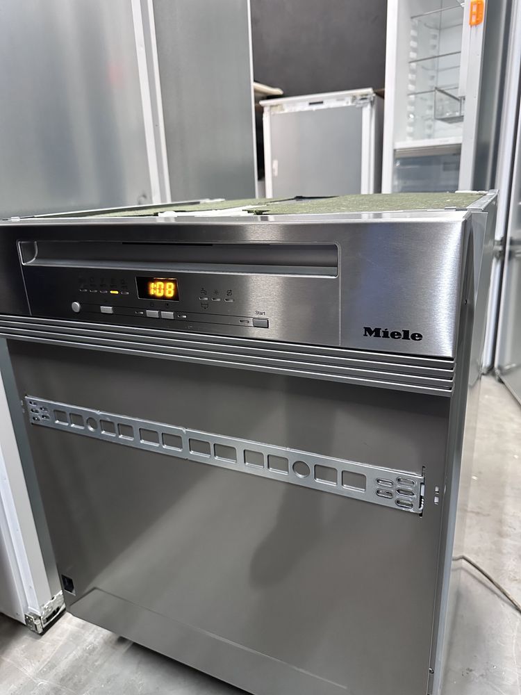 Поскдомийна машина фірми Miele G 5210 sci Active Plus