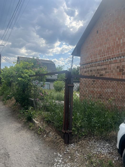 Дачна ділянка з будиночком