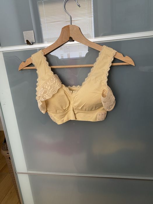 Biustonosz z poduszkami bez zapięcia z tylu rozmiar  85B/L